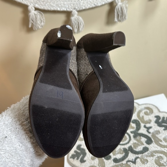 Xoxo brown suede Oxford heels - Picture 7 of 7